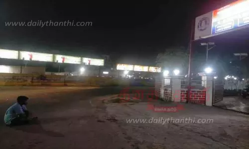 போலீஸ் நிலையம் முன்பு வாலிபர் தர்ணா