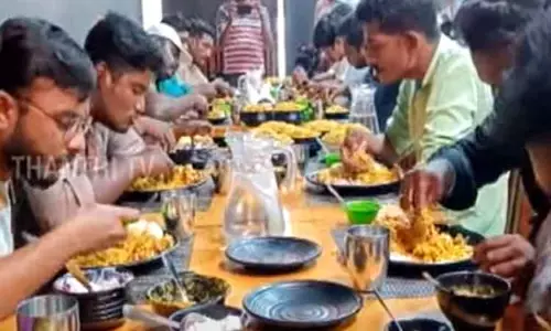 நாமக்கல்லில் பிரியாணி சாப்பிடும் போட்டி - ஆர்வத்துடன் பங்கேற்ற இளைஞர்கள் நாமக்கல்லில் பிரியாணி சாப்பிடும் போட்டி - ஆர்வத்துடன் பங்கேற்ற இளைஞர்கள்