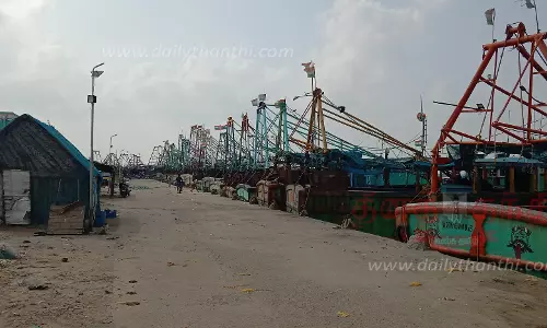 பழையாறு மீனவர்கள் 3-வது நாளாக கடலுக்கு செல்லவில்லை