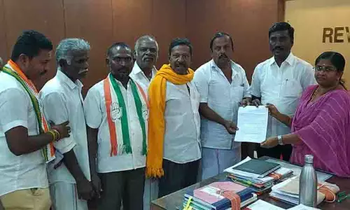 வாய்க்கால்களில் முறையாக தண்ணீர் திறந்து விட  கோட்டாட்சியரிடம் மனு