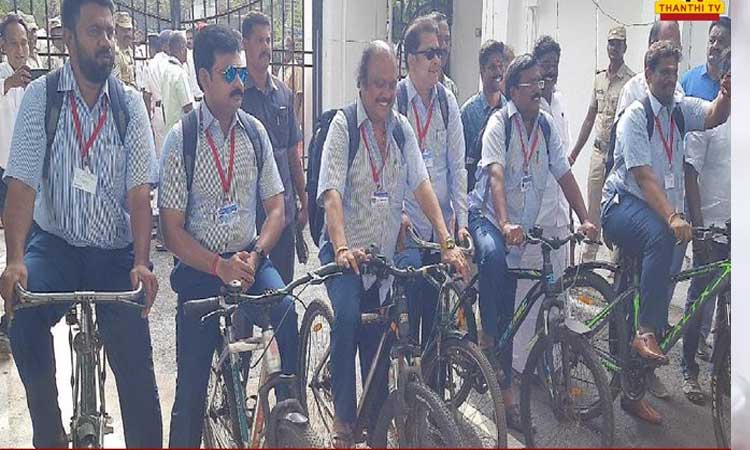 திமுக, காங்கிரஸ் எம்.எல்.ஏ.க்கள் அமளி... புதுவை சட்டசபை கூட்டம் ஒத்திவைப்பு