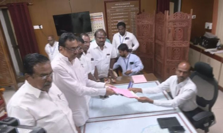 ஈரோடு இடைத்தேர்தல்: காங்கிரஸ் வேட்பாளர் ஈ.வி.கே.எஸ் இளங்கோவன் வேட்புமனு தாக்கல்..!