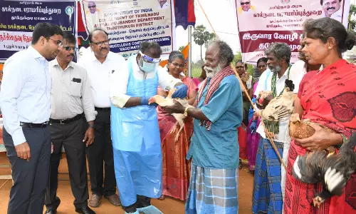 விவசாயிகள், கால்நடைகளுக்கு தடுப்பூசி போட்டு கொள்ள கலெக்டர் செந்தில்ராஜ் அறிவுறுத்தல்