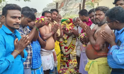 ராசிபுரம் அருகேஇறந்த கோவில் காளைக்கு கிராம மக்கள் அஞ்சலி ராசிபுரம் அருகேஇறந்த கோவில் காளைக்கு கிராம மக்கள் அஞ்சலி
