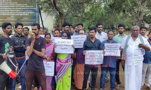 ஆலங்குளத்தில் அரசு மருத்துவமனையை மேம்படுத்தக்கோரி பொதுமக்கள் போராட்டம்