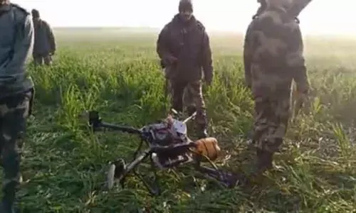 பஞ்சாப்: பாகிஸ்தானில் இருந்து இந்திய எல்லைக்குள் நுழைந்த டிரோன் - எல்லை பாதுகாப்பு படையினர் சுட்டு வீழ்த்தினர்