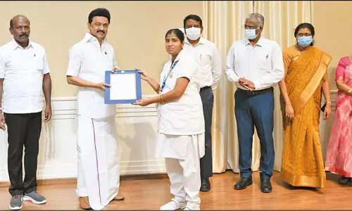 ஒப்பந்த நர்சுகளுக்கு நிரந்தரப் பணி: 570 பேருக்கு பணி நியமன ஆணை முதல்-அமைச்சர் வழங்கினார்