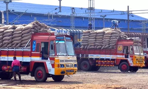 குமரிக்கு 1,000 டன் நெல் சரக்கு ரெயிலில் வந்தது குமரிக்கு 1,000 டன் நெல் சரக்கு ரெயிலில் வந்தது