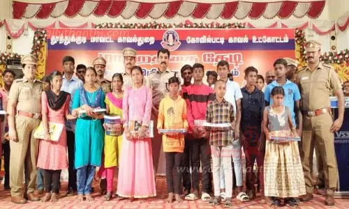 கடந்த ஆண்டு 270 பேர் குண்டர் சட்டத்தில் கைது-தூத்துக்குடி போலீஸ் சூப்பிரண்டு தகவல் கடந்த ஆண்டு 270 பேர் குண்டர் சட்டத்தில் கைது-தூத்துக்குடி போலீஸ் சூப்பிரண்டு தகவல்