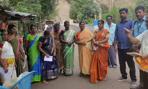 தினத்தந்தி செய்தி எதிரொலி:வைகை அணை பகுதி கடைகளில் அதிகாரிகள் சோதனை தினத்தந்தி செய்தி எதிரொலி:வைகை அணை பகுதி கடைகளில் அதிகாரிகள் சோதனை