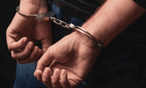 மளிகை கடையில் பணம் திருடிய வாலிபர் கைது மளிகை கடையில் பணம் திருடிய வாலிபர் கைது