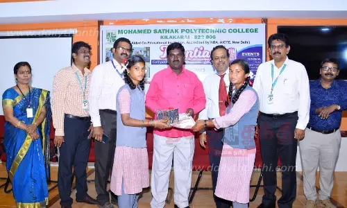 முகமது சதக்கல்லூரியில் மாணவ- மாணவிகளுக்கான வழிகாட்டி நிகழ்ச்சி