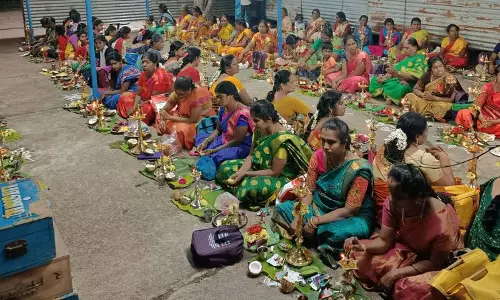 வரசக்தி விநாயகர் கோவிலில் குத்துவிளக்கு பூஜை