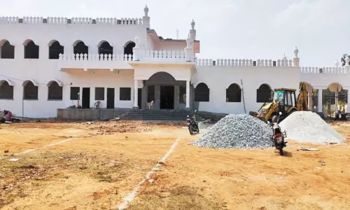 பள்ளிப்பட்டில் குற்றவியல் கோர்ட்டு கட்டுமான பணிகள் திவிரம் பள்ளிப்பட்டில் குற்றவியல் கோர்ட்டு கட்டுமான பணிகள் திவிரம்