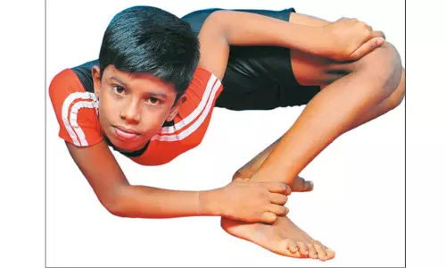 யோகாவில் 6-ம் வகுப்பு மாணவன் உலக சாதனை