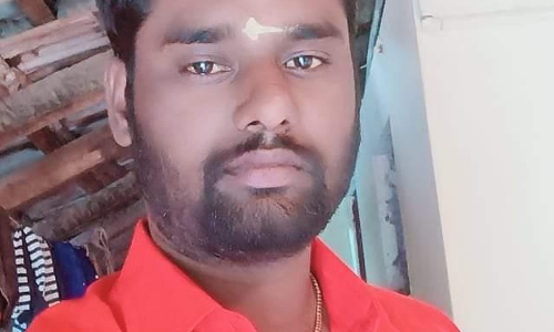 மோட்டார் சைக்கிள் மீது லாரி மோதல்; ஜோதிடர் சாவு மோட்டார் சைக்கிள் மீது லாரி மோதல்; ஜோதிடர் சாவு