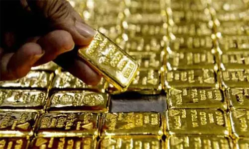 நாகர்கோவில் ரெயிலில் கடத்திய 1¼ கிலோ தங்கம் பறிமுதல் - வாலிபர் கைது நாகர்கோவில் ரெயிலில் கடத்திய 1¼ கிலோ தங்கம் பறிமுதல் - வாலிபர் கைது