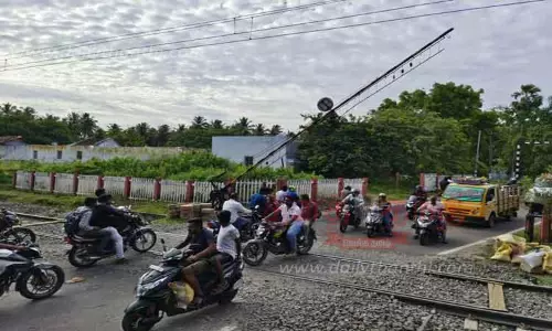 ரெயில்வே மேம்பாலம் அமைக்கப்படுமா? ரெயில்வே மேம்பாலம் அமைக்கப்படுமா?