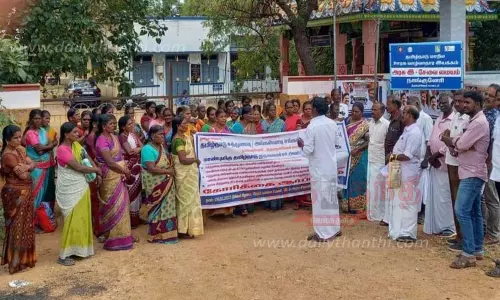 சத்துணவு ஊழியர்கள் ஆர்ப்பாட்டம்