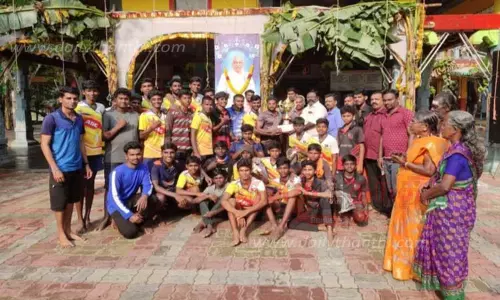 கைப்பந்து போட்டியில் வெற்றி பெற்ற அணிகளுக்கு பரிசு