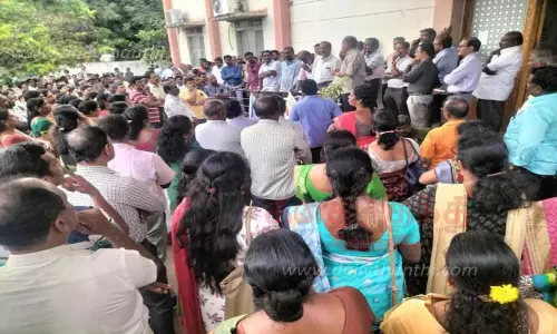 பேராசிரியர்கள் உள்ளிருப்பு போராட்டம்