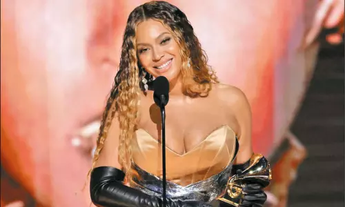 அமெரிக்க பாடகி பியோன்சுக்கு 4 கிராமி விருதுகள்: இதுவரை 32 விருதுகளை வென்று சாதனை