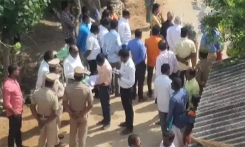 வேங்கைவயல் மேல்நிலை நீர்த்தேக்க தொட்டியில் அசுத்தம் செய்த விவகாரம்: 8 பேரிடம் சிபிசிஐடி போலீசார் விசாரணை வேங்கைவயல் மேல்நிலை நீர்த்தேக்க தொட்டியில் அசுத்தம் செய்த விவகாரம்: 8 பேரிடம் சிபிசிஐடி போலீசார் விசாரணை