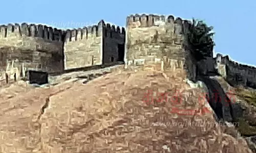 வரலாற்று சின்னங்கள் முறையாக பராமரிக்கப்படுமா?