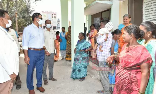 பள்ளி, கல்லூரி, மருத்துவமனையில் கலெக்டர் திடீர் ஆய்வு