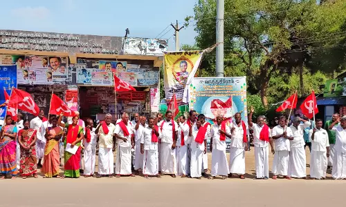 விவசாயிகள் சங்கத்தினர் ஆர்ப்பாட்டம் விவசாயிகள் சங்கத்தினர் ஆர்ப்பாட்டம்