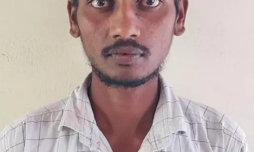 திருமணம் செய்வதாக ஆசை வார்த்தைக்கூறி சிறுமியை கடத்திய வாலிபா் போக்சோவில் கைது திருமணம் செய்வதாக ஆசை வார்த்தைக்கூறி சிறுமியை கடத்திய வாலிபா் போக்சோவில் கைது