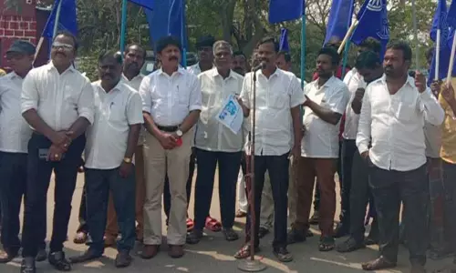 அரசூர் கூட்டுரோட்டில்இந்திய குடியரசு கட்சியினர் ஆர்ப்பாட்டம்