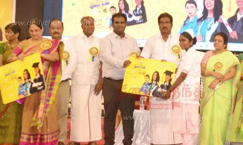 புதுமை பெண் திட்டத்தின் கீழ் 1,860 மாணவிகளுக்கு மாதந்தோறும் ரூ.1,000 உயர்கல்வி உதவித்தொகை -அமைச்சர் மூர்த்தி வழங்கினார்
