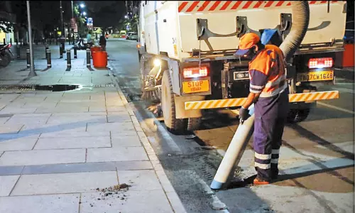 சாலைகளை பராமரிக்க 78 மெக்கானிக்கல் ஸ்வீப்பர் வாகனங்கள்