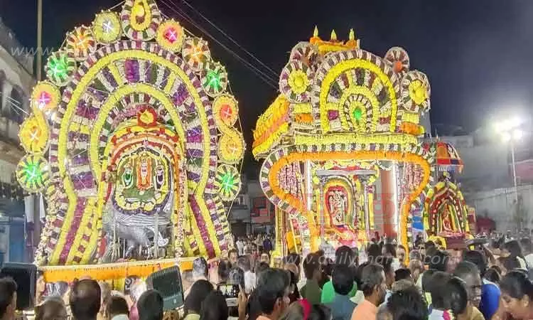 சென்னிமலை முருகன் கோவிலில் தைப்பூச மகா தரிசனம் சென்னிமலை முருகன் கோவிலில் தைப்பூச மகா தரிசனம்