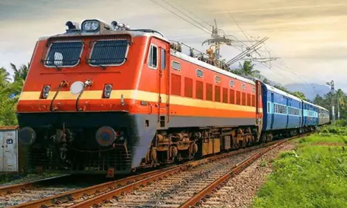 தண்டவாள பராமரிப்பு பணி: பல்லவன், பாண்டியன், சிலம்பு எக்ஸ்பிரஸ் ரெயில் சேவையில் மாற்றம்