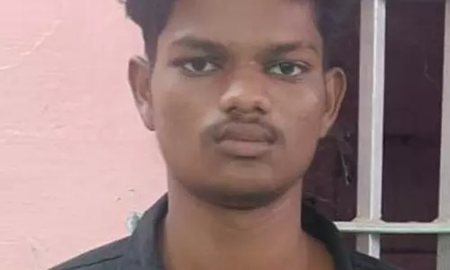 கல்லூரி மாணவரை தாக்கி செல்போன் பறித்த 3 பேர் கைது