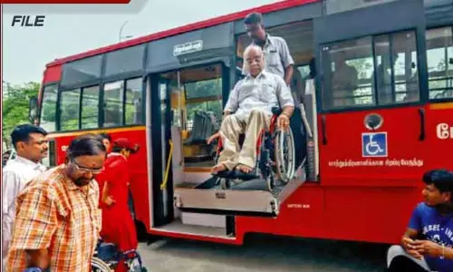 சென்னையில் 65 வழித்தடங்களில் மட்டுமே தாழ்தள பேருந்துகளை இயக்க வாய்ப்பு: தமிழ்நாடு அரசு பதில்