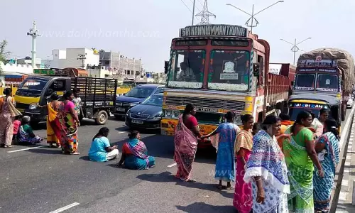 சென்னை-பெங்களூரு தேசிய நெடுஞ்சாலையில் பொதுமக்கள் மறியல்