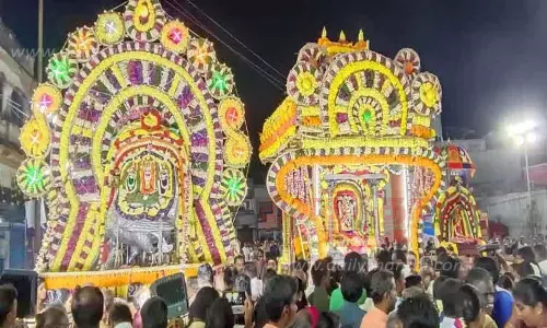 சென்னிமலை முருகன் கோவிலில் தைப்பூச மகா தரிசனம் சென்னிமலை முருகன் கோவிலில் தைப்பூச மகா தரிசனம்