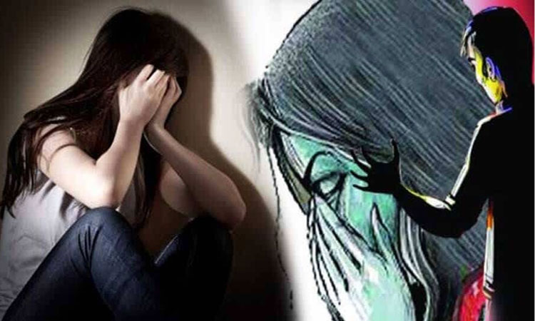 மாணவியை பலமுறை பலாத்காரம் செய்து விடுதியில் தூக்கில் தொங்கவிட்ட கல்லூரி முதல்வர் - நாட்டையே உலுக்கிய கொடூர சம்பவம்