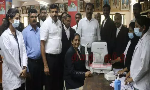 கோர்ட்டில் கண் பரிசோதனை முகாம்