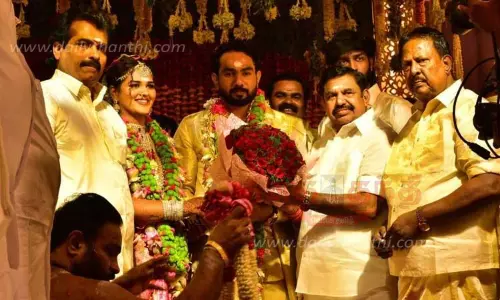 வீ.கருப்பசாமி பாண்டியன் -தொழில் அதிபர் பி.ஏ.சாமிநாதன் இல்ல திருமண விழா; எடப்பாடி பழனிசாமி நேரில் வாழ்த்து