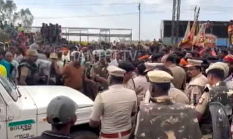 கிருஷ்ணகிரி மாவட்ட காவல் கண்காணிபாளர் தனிப்பிரிவைச் சேர்ந்த 30 காவலர்கள் பணியிட மாற்றம்