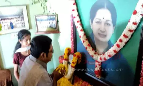 கருணாநிதிக்கு வேறு இடத்தில் கட்சி பணத்தில் நினைவு சின்னம் அமைக்கலாம்