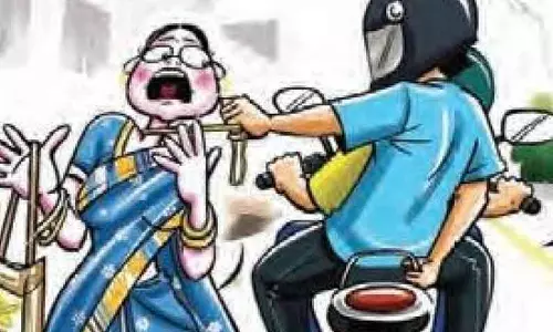 மூதாட்டியிடம் 6 பவுன் நகை பறிப்பு