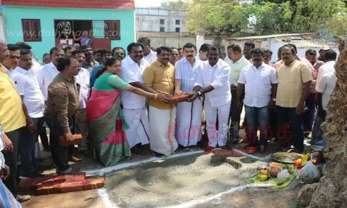 ரூ.10 லட்சத்தில் புதிய பாலம்; நயினார் நாகேந்திரன் எம்.எல்.ஏ. அடிக்கல் நாட்டினார் ரூ.10 லட்சத்தில் புதிய பாலம்; நயினார் நாகேந்திரன் எம்.எல்.ஏ. அடிக்கல் நாட்டினார்