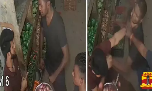 கவர் இல்லை ரூ.5க்கு பை வாங்குங்க என்ற காய்கறி கடை ஊழியரை தாக்கிய நபர்கள் - போலீசார் விசாரணை கவர் இல்லை ரூ.5க்கு பை வாங்குங்க என்ற காய்கறி கடை ஊழியரை தாக்கிய நபர்கள் - போலீசார் விசாரணை