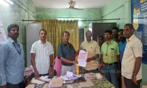 ஆங்கில வழி மாணவர்களுக்கு கலைப்பிரிவு தொடங்க வேண்டும்