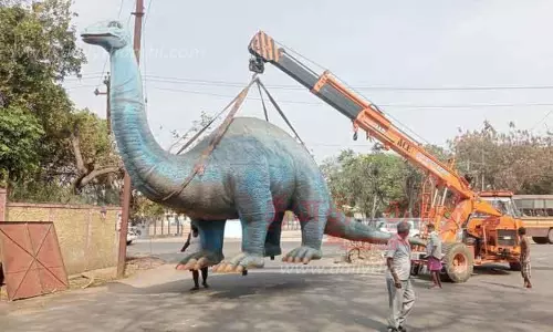 வ.உ.சி. பூங்காவில் புதுப்பொலிவுக்கு மாறும் டைனோசர்கள்...
